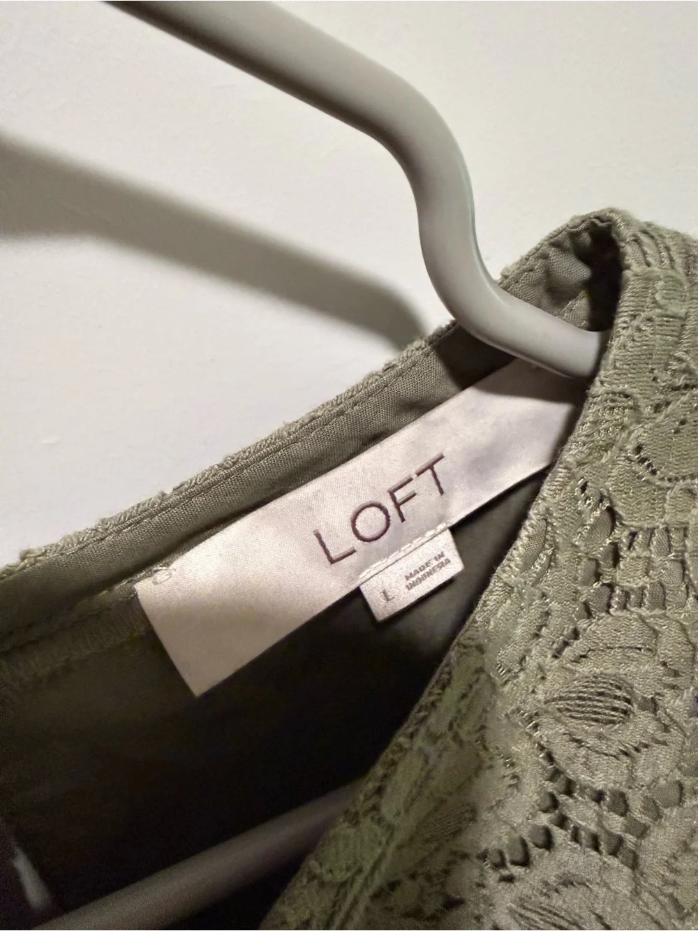Loft Women’s Olive Lace Puff-Sleeve Top